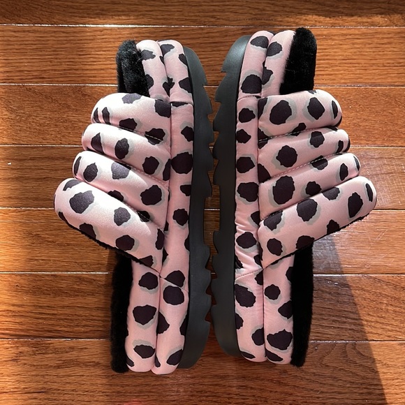 UGG - Picture 3 of 6